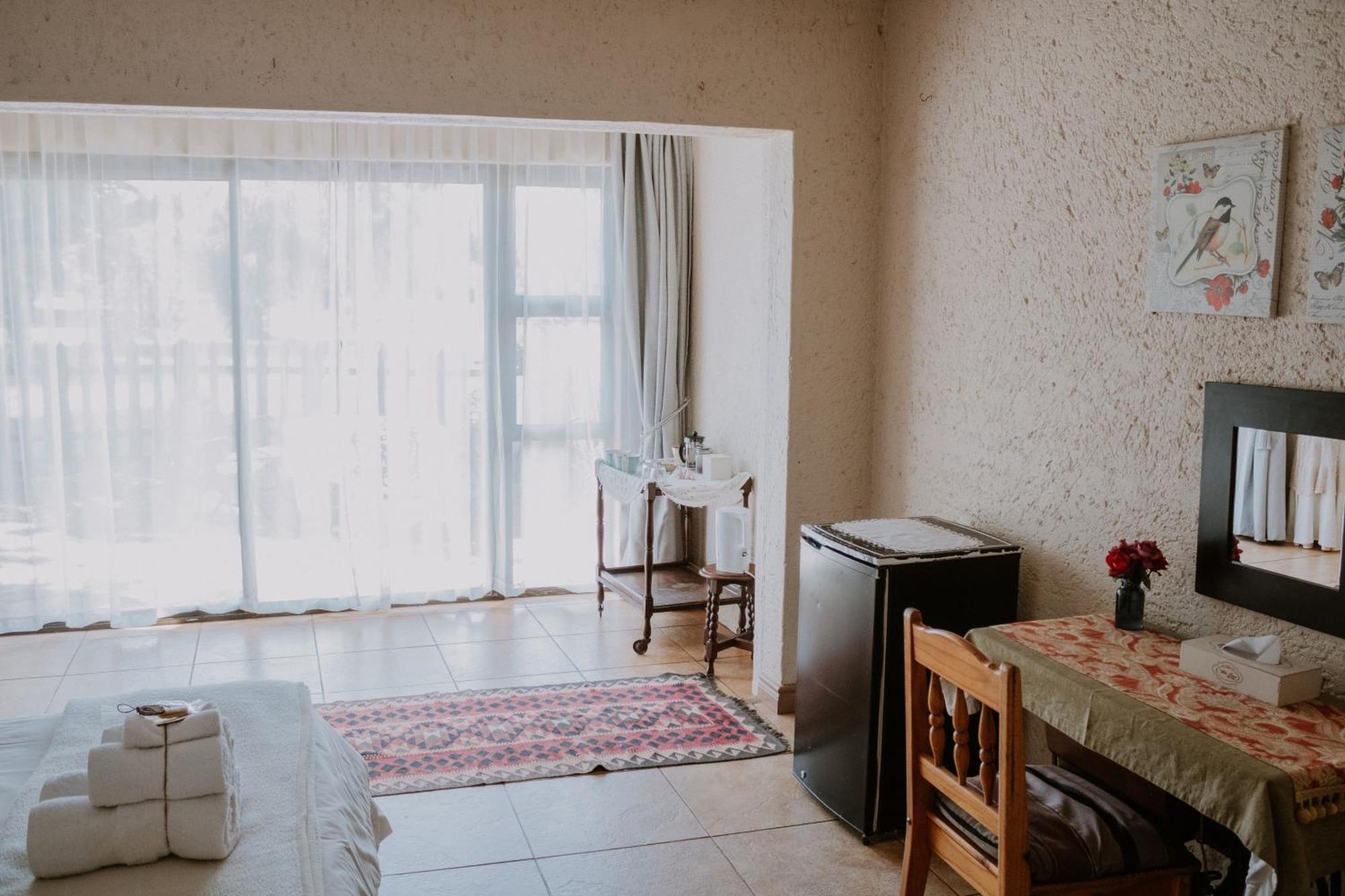 White Linen Guesthouse Tierpoort Luaran gambar